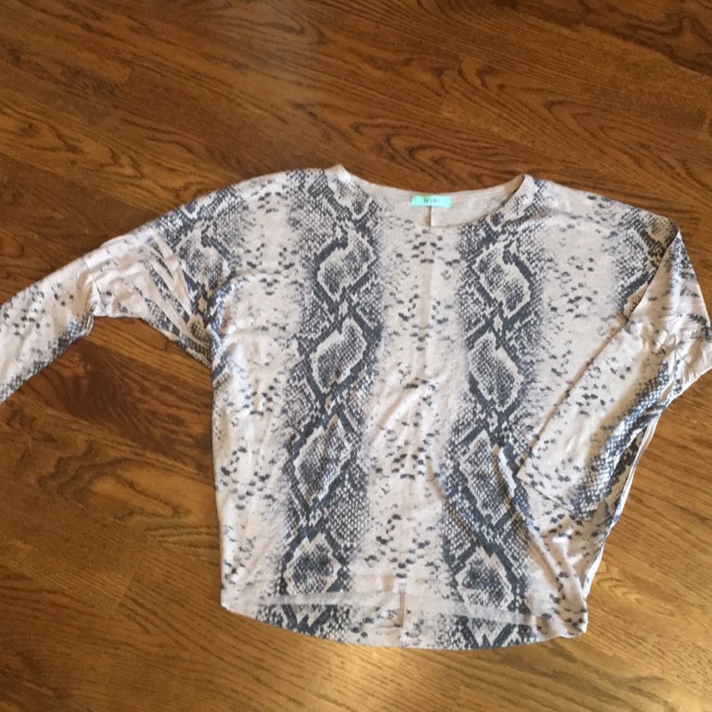 Karlie Blush & Gray Snake Print Dolman Sz M